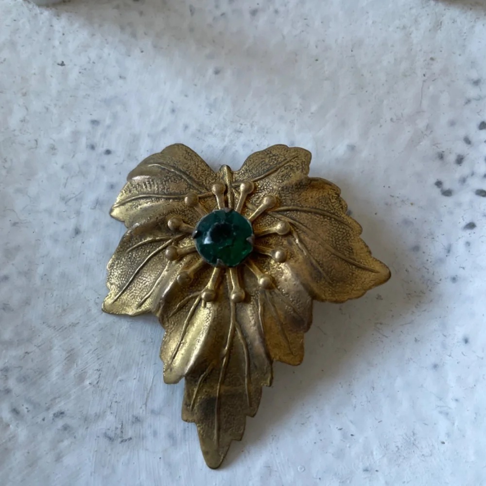 ❤️ VINTAGE GOLD TONE LEAF SHAPE RHINESTONE ENCRUSTED DRESS SHOE CLIP BRO…